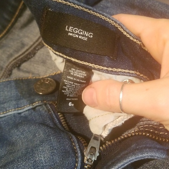 Express Jean's Distressed - Picture 3 of 4